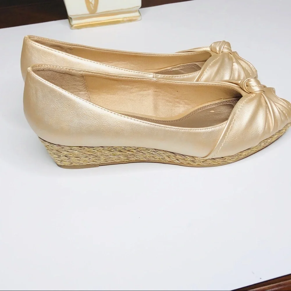 LIFE STRIDE Latrosse Espadrille. Size 9.5